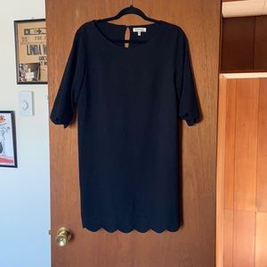 Black dress with sleeves / scalloped edges!